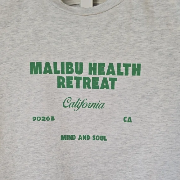 Princess Polly Malibu Healh Retreat Light Grey Graphic Tee Sz 4 Small - Picture 3 of 8